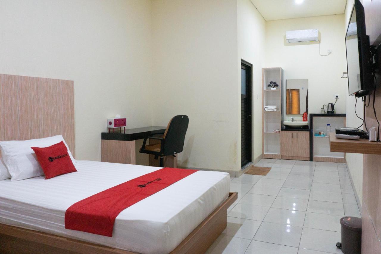 Reddoorz Syariah Near Sultan Muhammad Kaharuddin Airport Hotell Sumbawa Besar Exteriör bild