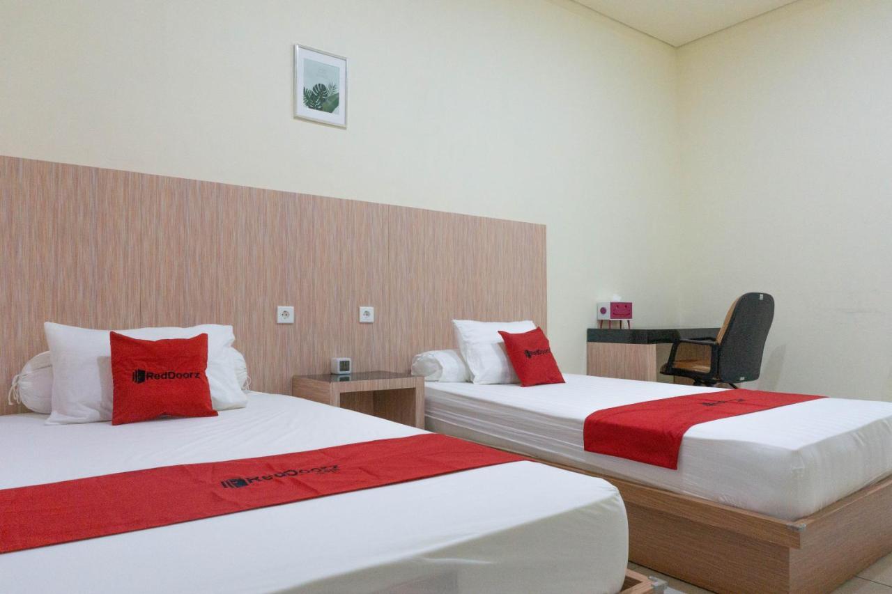 Reddoorz Syariah Near Sultan Muhammad Kaharuddin Airport Hotell Sumbawa Besar Exteriör bild