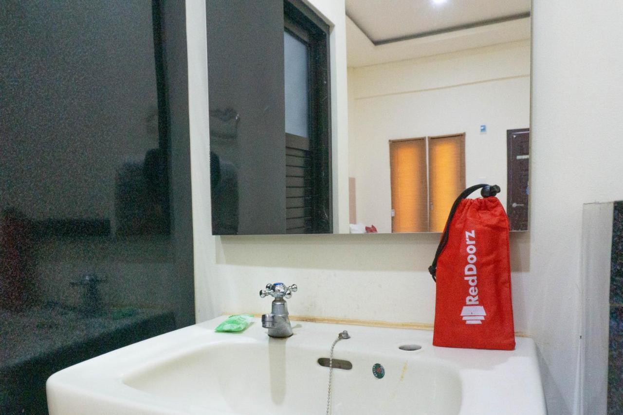 Reddoorz Syariah Near Sultan Muhammad Kaharuddin Airport Hotell Sumbawa Besar Exteriör bild