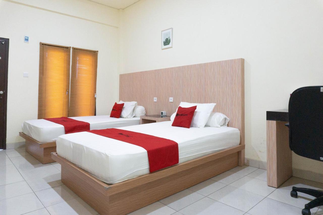 Reddoorz Syariah Near Sultan Muhammad Kaharuddin Airport Hotell Sumbawa Besar Exteriör bild