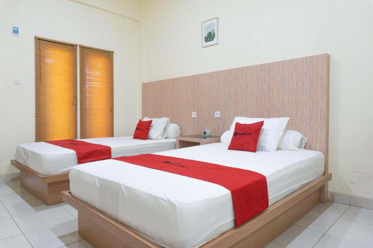 Reddoorz Syariah Near Sultan Muhammad Kaharuddin Airport Hotell Sumbawa Besar Exteriör bild
