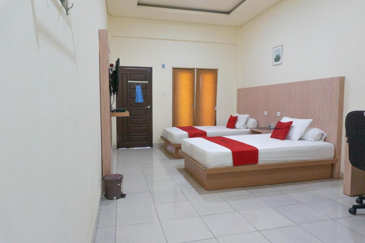 Reddoorz Syariah Near Sultan Muhammad Kaharuddin Airport Hotell Sumbawa Besar Exteriör bild